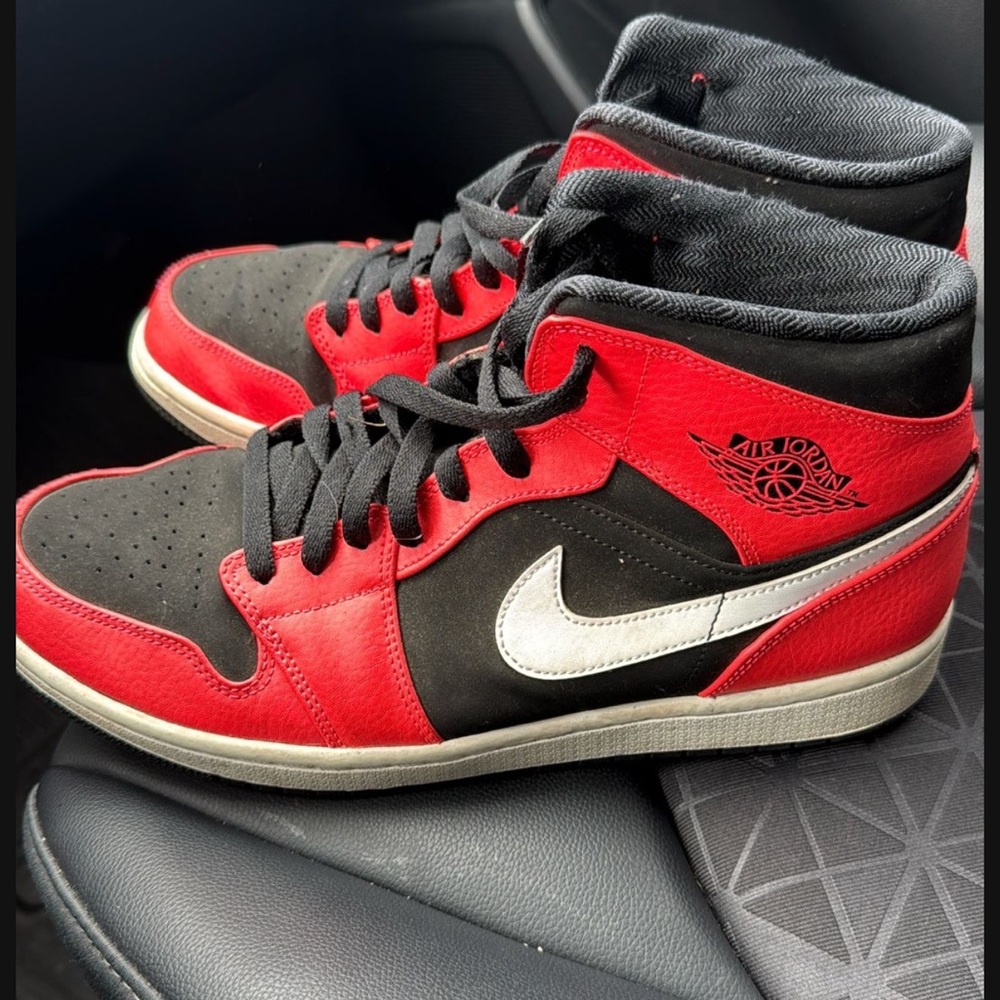 Air Jordan Retro 1 mid